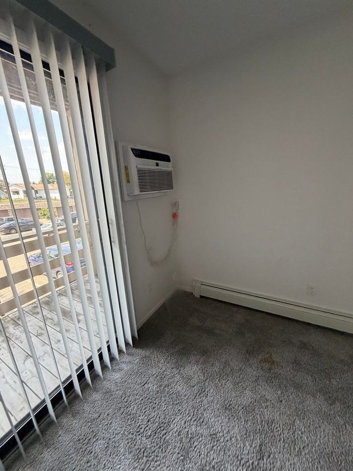 4387 Wilshire Blvd - Photo 4 of 18