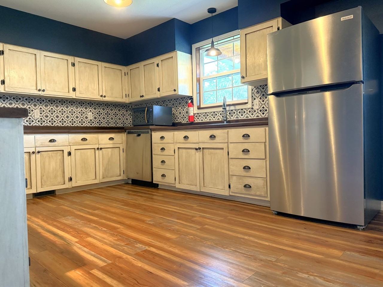 4413 Morganton Rd - Photo 4 of 21