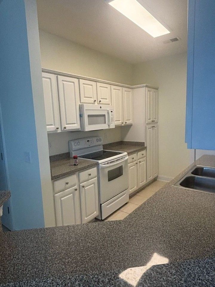 114 Fountain Pointe Ln - Photo 2 of 11