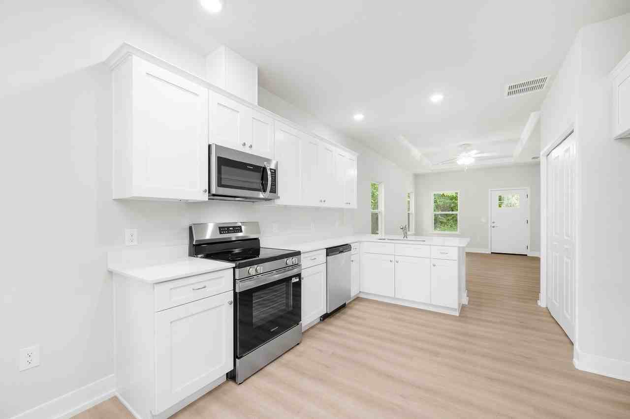 1507 Ne 6th Pl - Photo 4 of 10