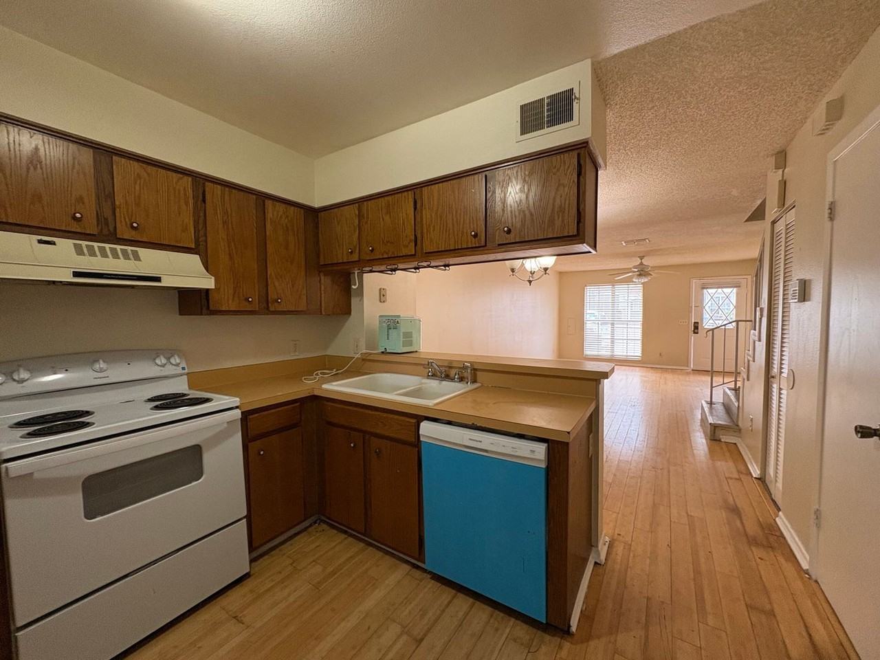 11329 Grandville Dr - Photo 4 of 12