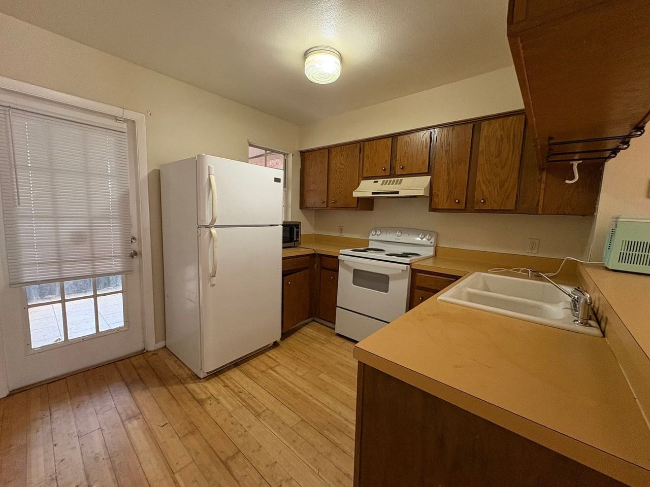 11329 Grandville Dr - Photo 5 of 12