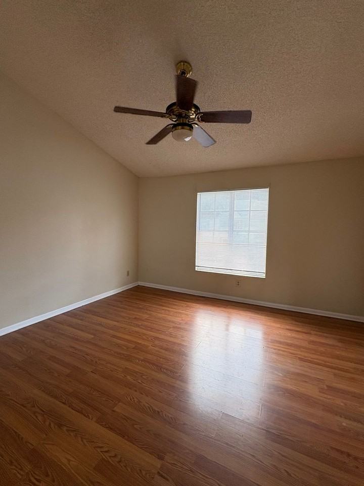 11329 Grandville Dr - Photo 6 of 12