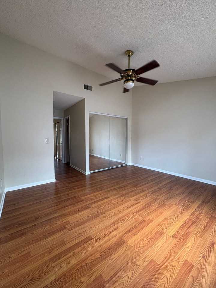 11329 Grandville Dr - Photo 7 of 12