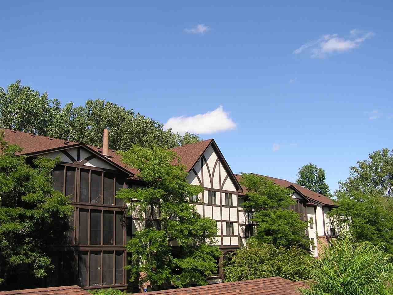 1370 Douglas Dr N - Photo 2 of 16