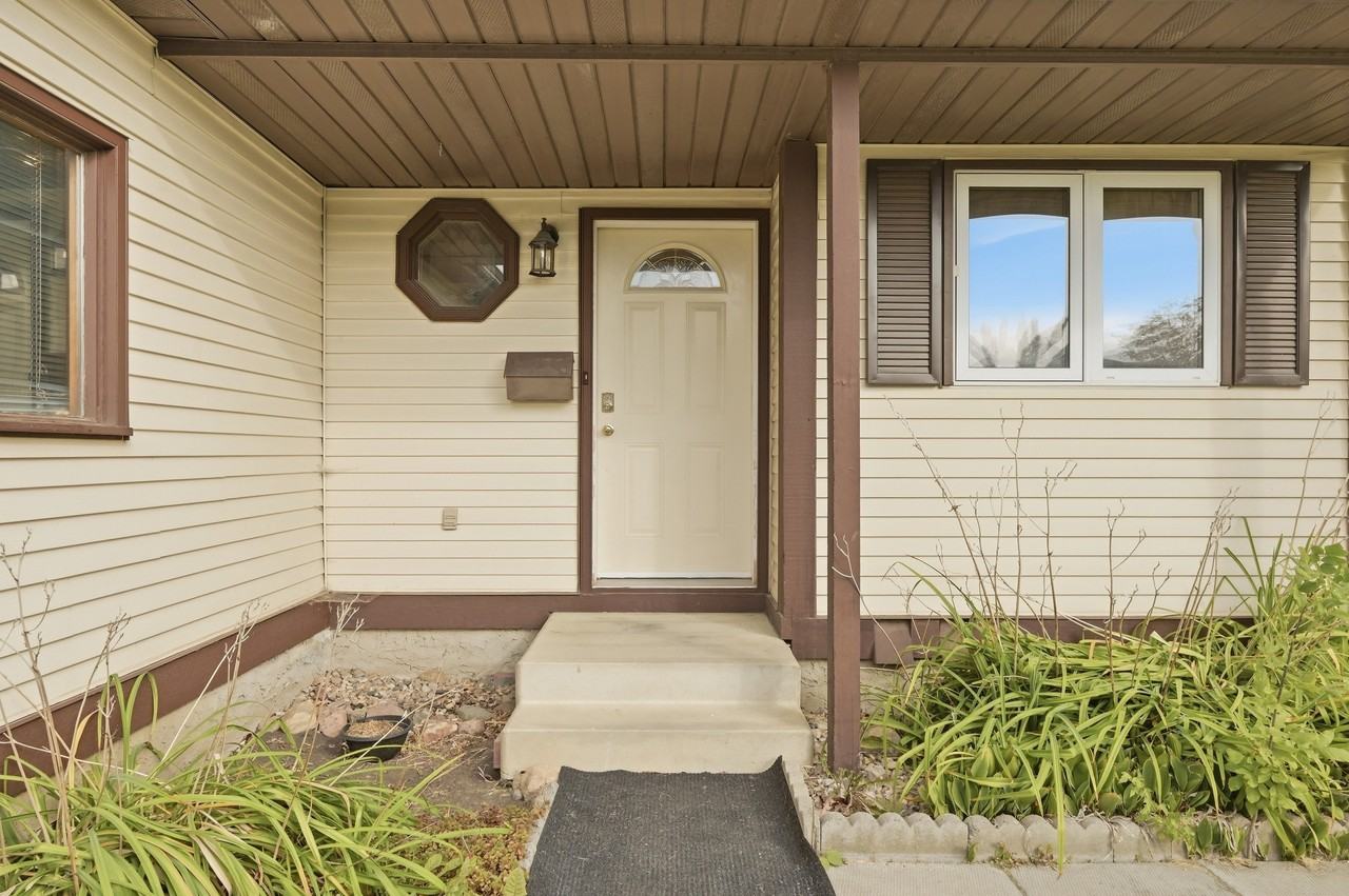 10440 16 Ave Nw - Photo 5 of 48