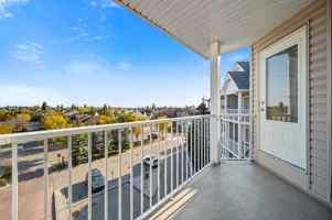 featured image of 8 Prestwick Pond Terr Se