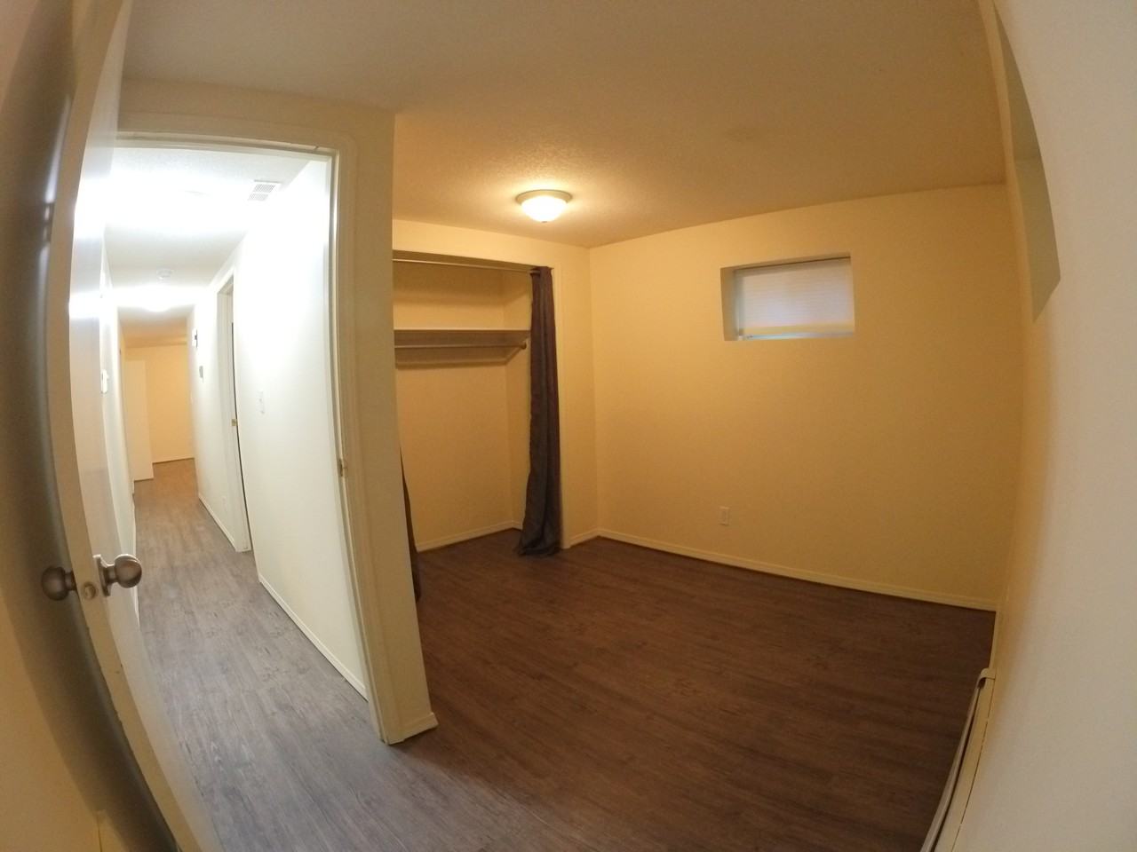 5130 44 St - Photo 3 of 8
