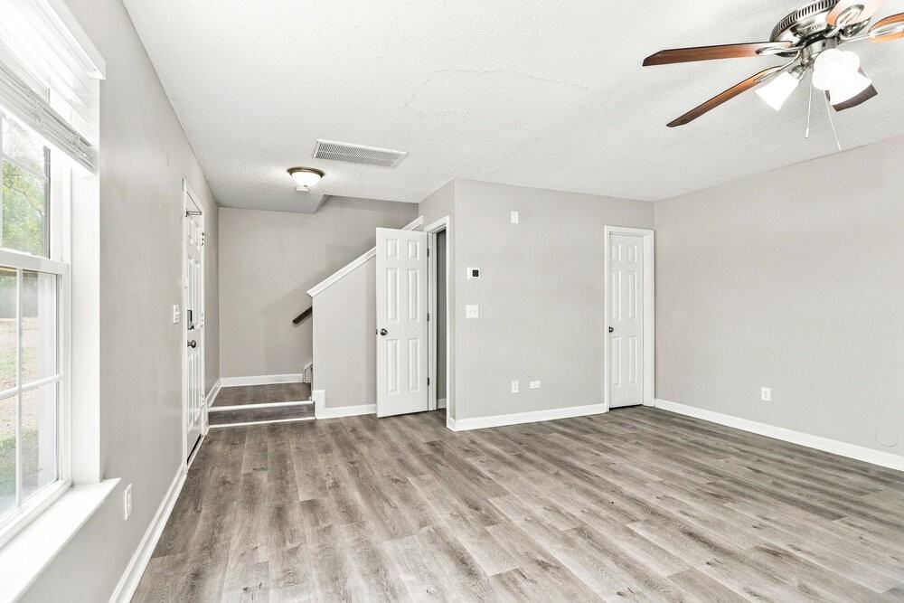 10512 Wilson Glen Dr - Photo 5 of 17