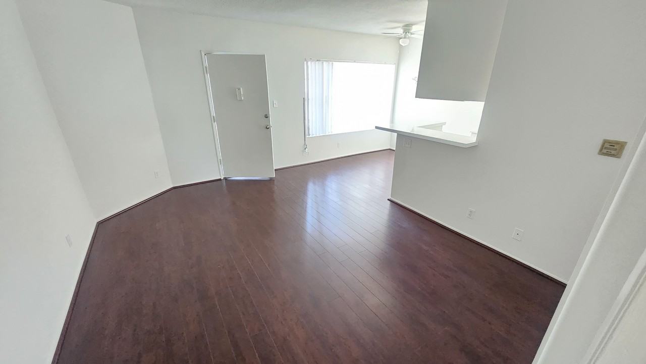 323 North Rampart Boulevard #7 - Photo 5 of 10