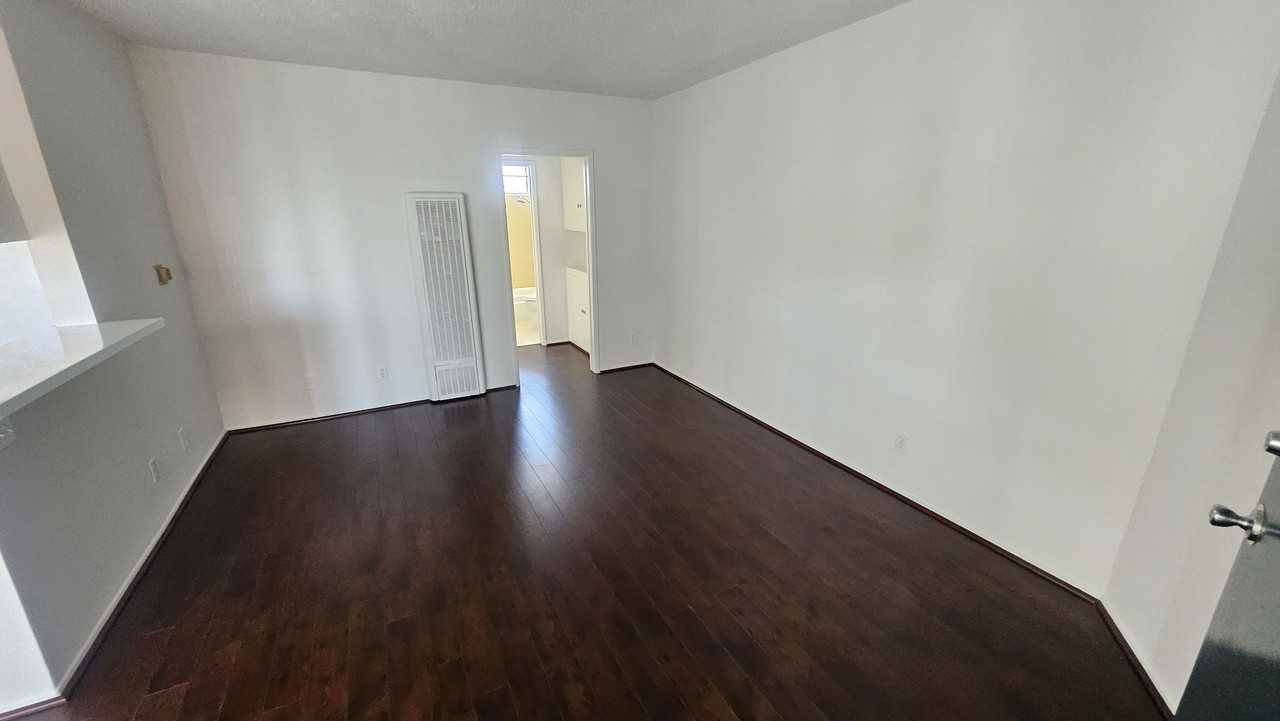 323 North Rampart Boulevard #7 - Photo 6 of 10