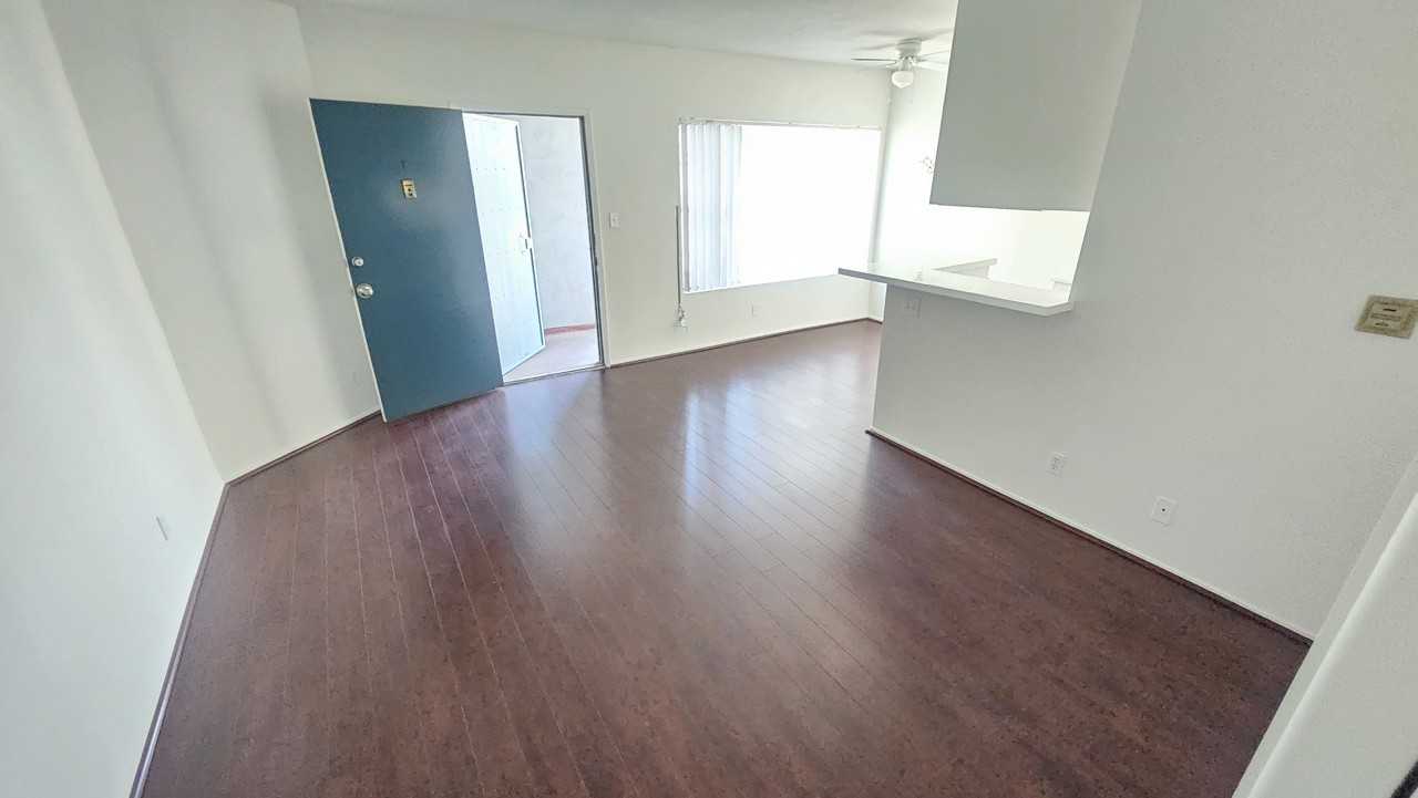 323 North Rampart Boulevard #7 - Photo 7 of 10