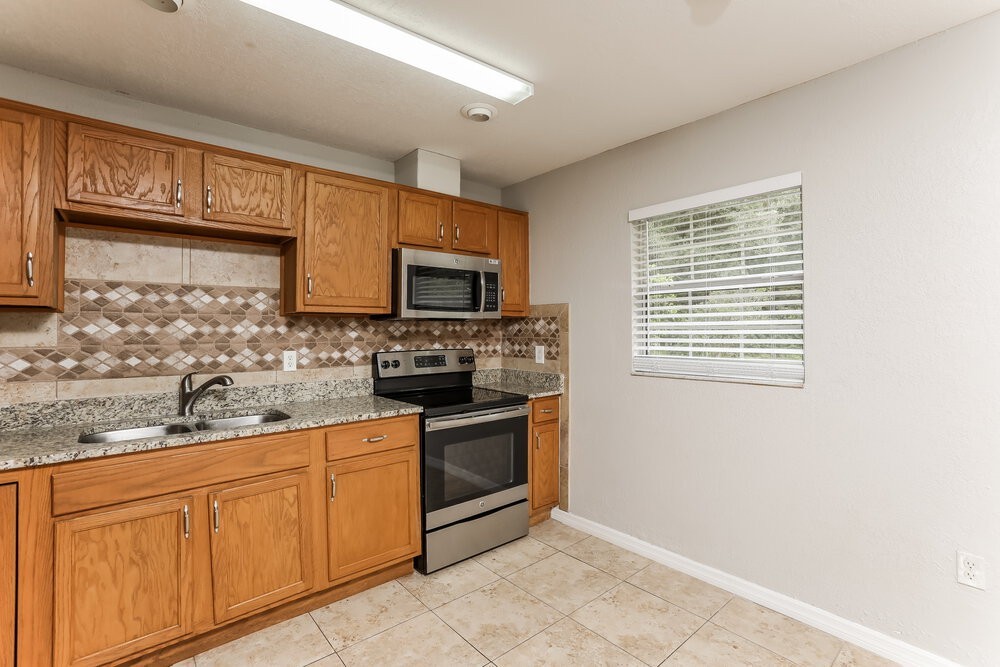 3915 Holly Ct - Photo 6 of 25