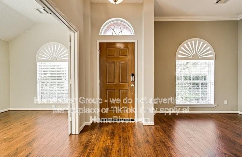 10209 Mallory Dr - Photo 2 of 23