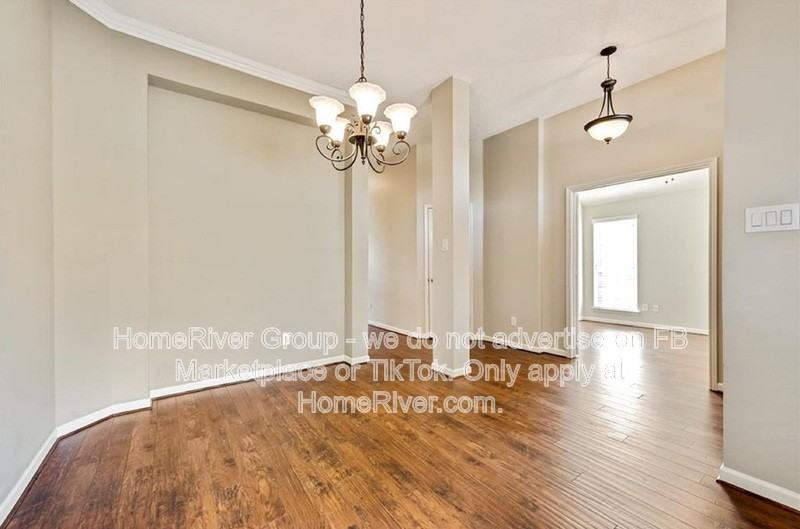 10209 Mallory Dr - Photo 3 of 23