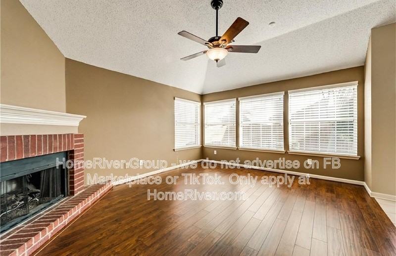 10209 Mallory Dr - Photo 6 of 23