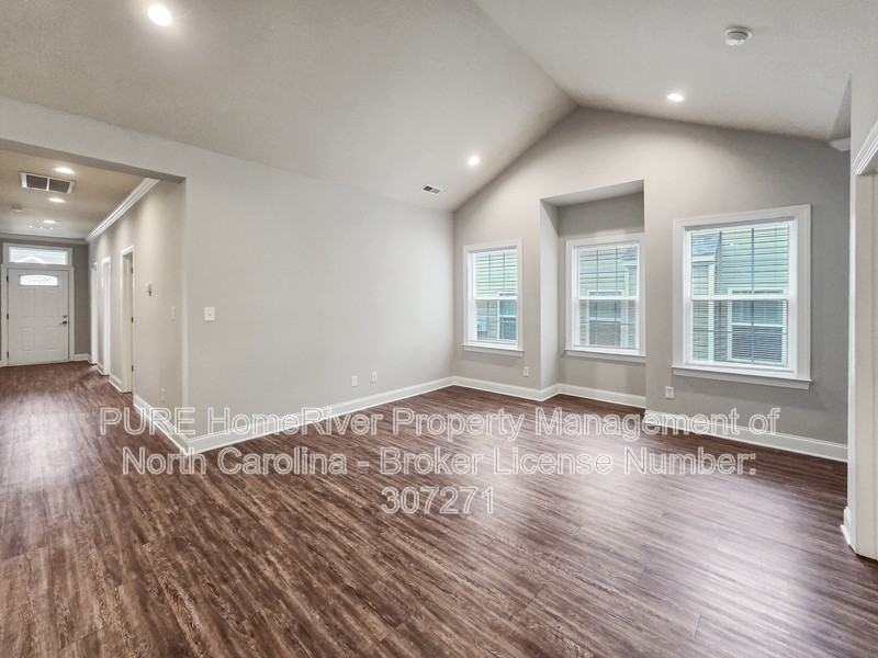5828 Bradford Lake Ln - Photo 3 of 21
