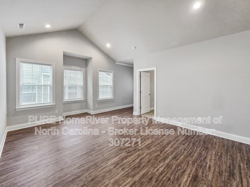 5828 Bradford Lake Ln - Photo 4 of 21