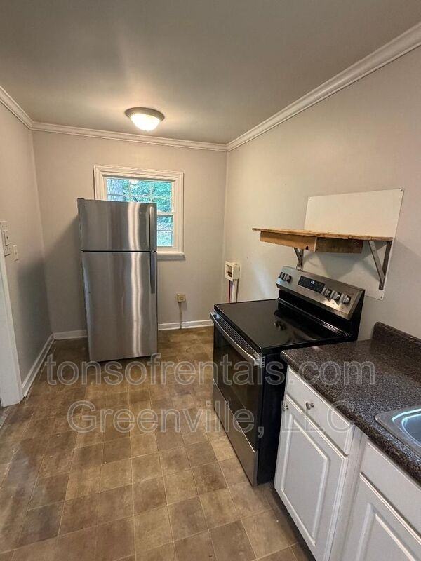 793 Hillview St - Photo 2 of 14