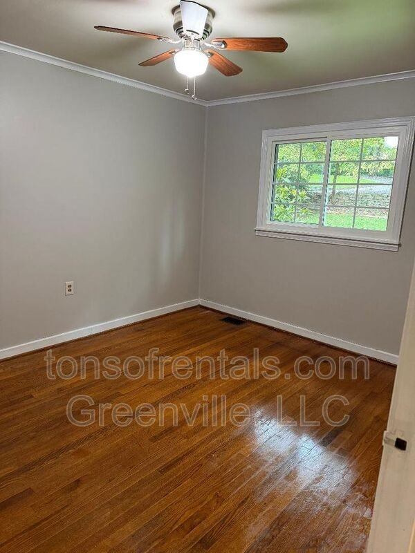 793 Hillview St - Photo 7 of 14