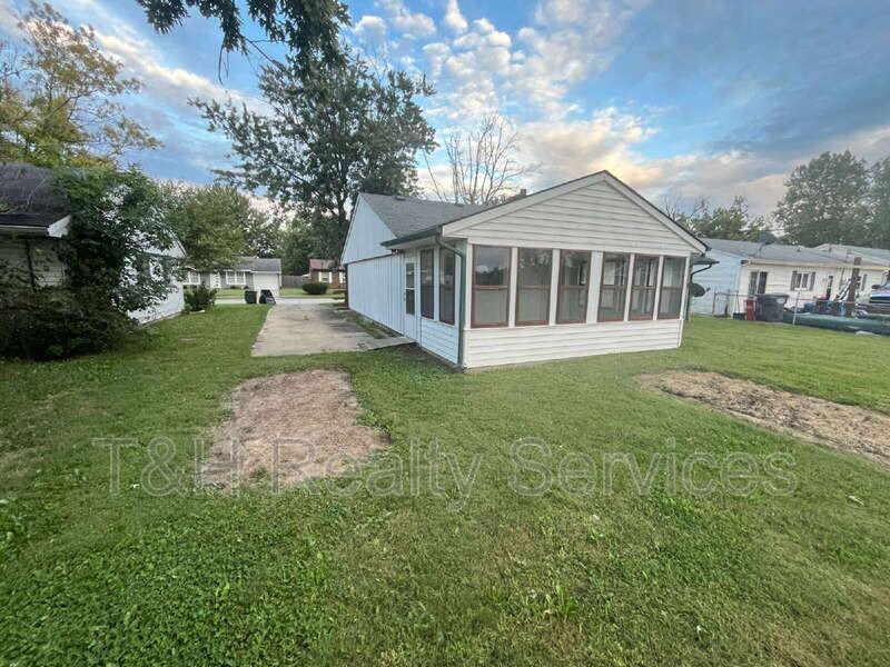 1811 Norwood Way - Photo 5 of 23