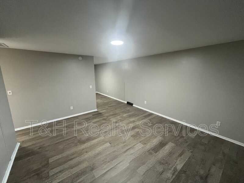 1811 Norwood Way - Photo 7 of 23