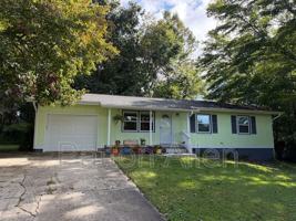 featured image of 14 Fox Run Pl