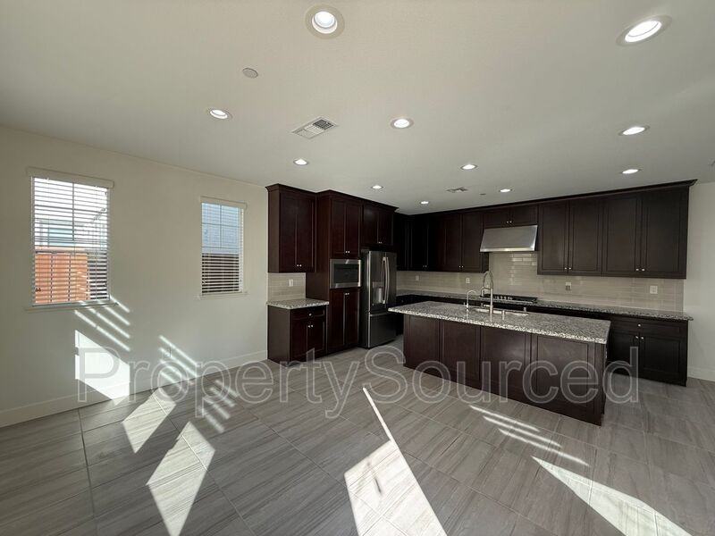 92 E Calder Dr - Photo 3 of 46