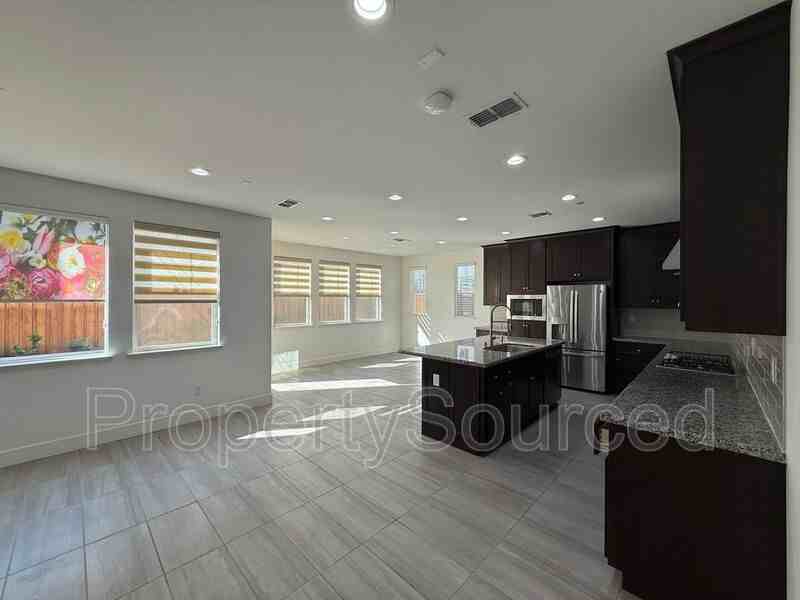 92 E Calder Dr - Photo 4 of 46