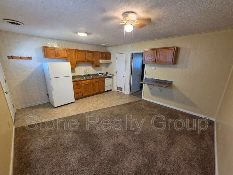 214 S 10th St #B - Photo 2 of 5
