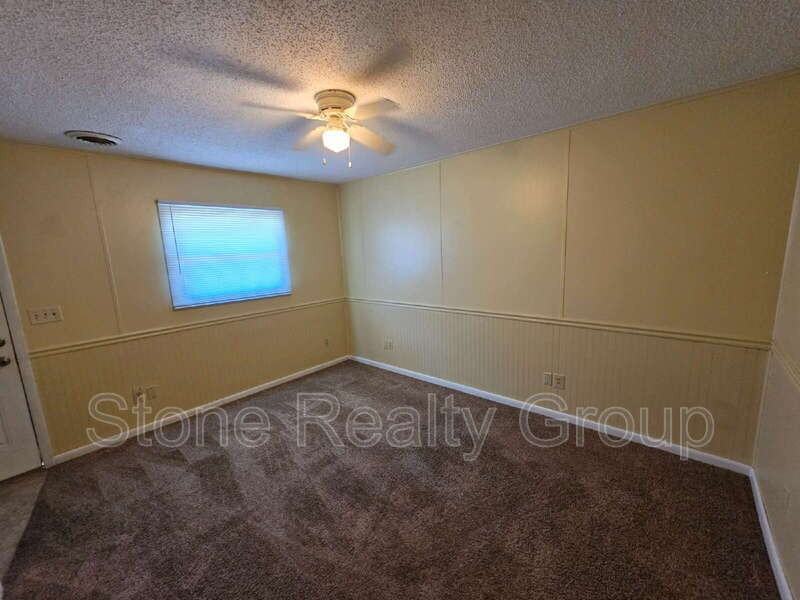 214 S 10th St #B - Photo 3 of 5