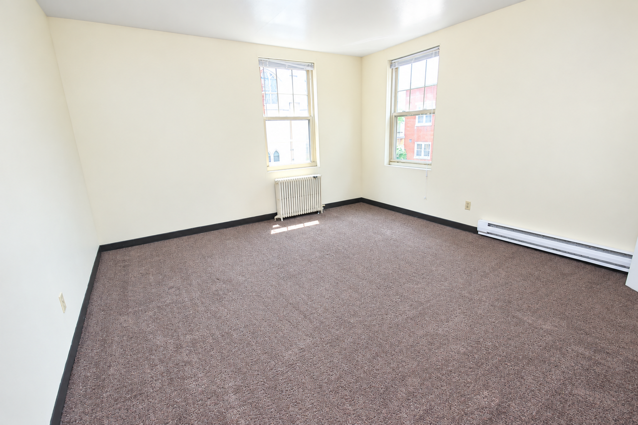LONDON TERRACE APARTMENTS -- 014 - Photo 6 of 21