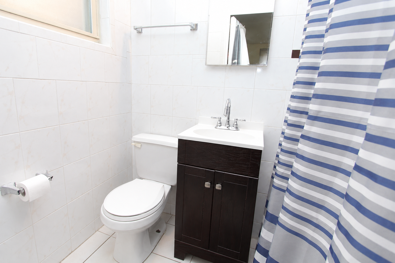 LONDON TERRACE APARTMENTS -- 014 - Photo 7 of 21