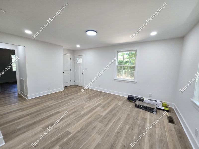 1398 Mcclelland Ave - Photo 2 of 13