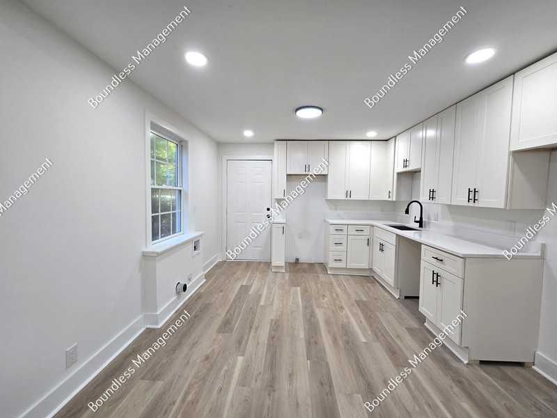 1398 Mcclelland Ave - Photo 4 of 13