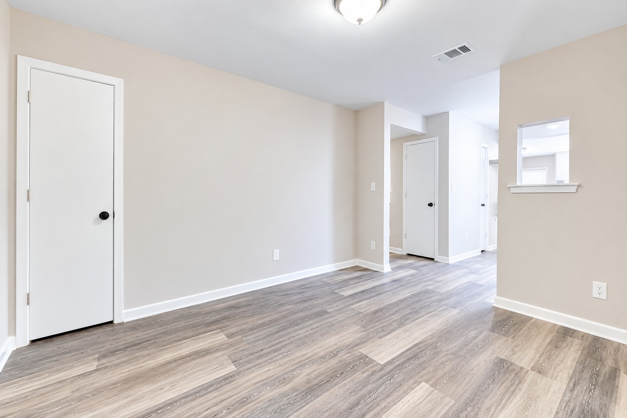 Conifer Court Apartments - Photo 3 of 31