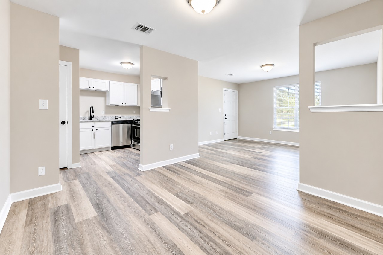 Conifer Court Apartments - Photo 4 of 31