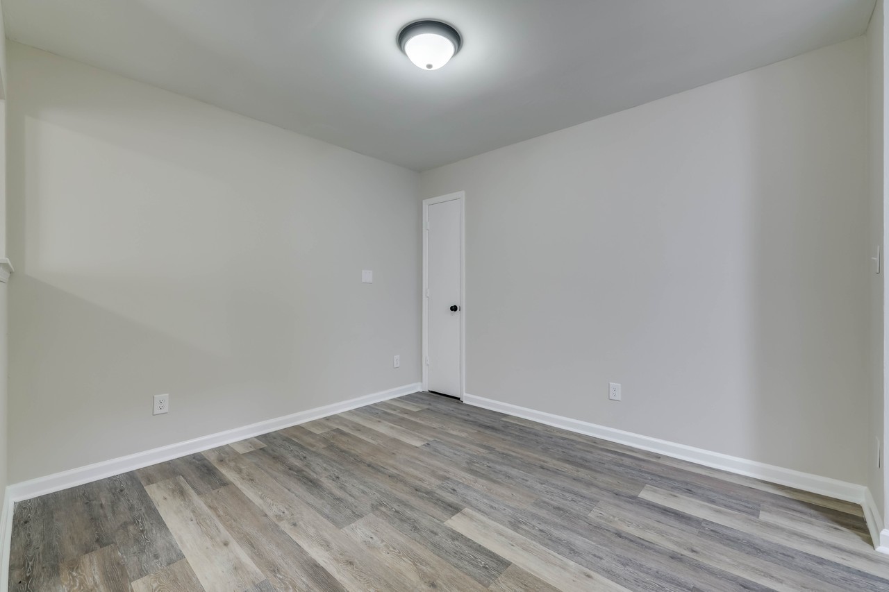 Conifer Court Apartments - Photo 6 of 31