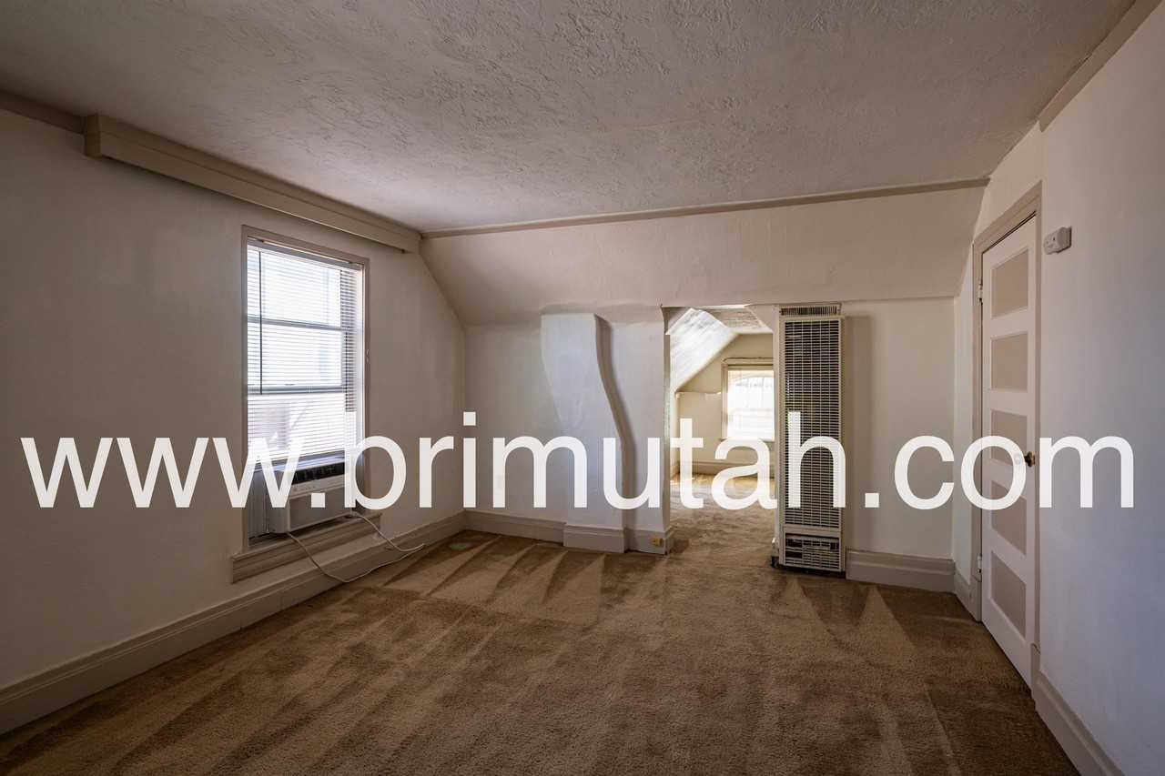 368 S. University St. - Photo 3 of 25