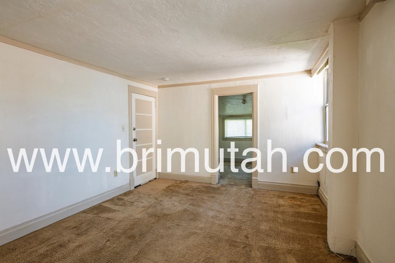 368 S. University St. - Photo 4 of 25
