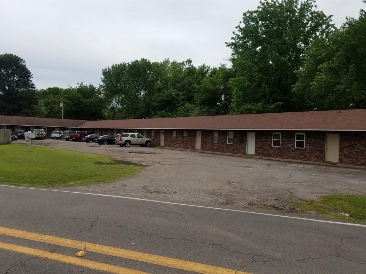 College Place Apts, Clarksville, AR - Photo 2 of 4