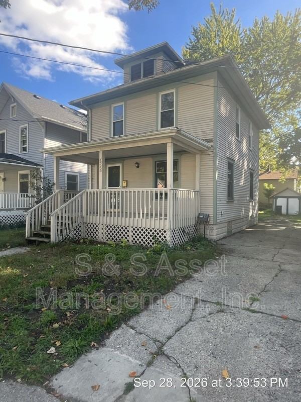 1516 Vine St - Photo 2 of 18