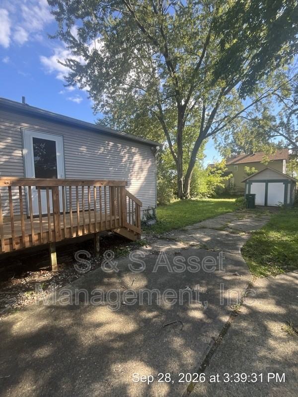 1516 Vine St - Photo 3 of 18
