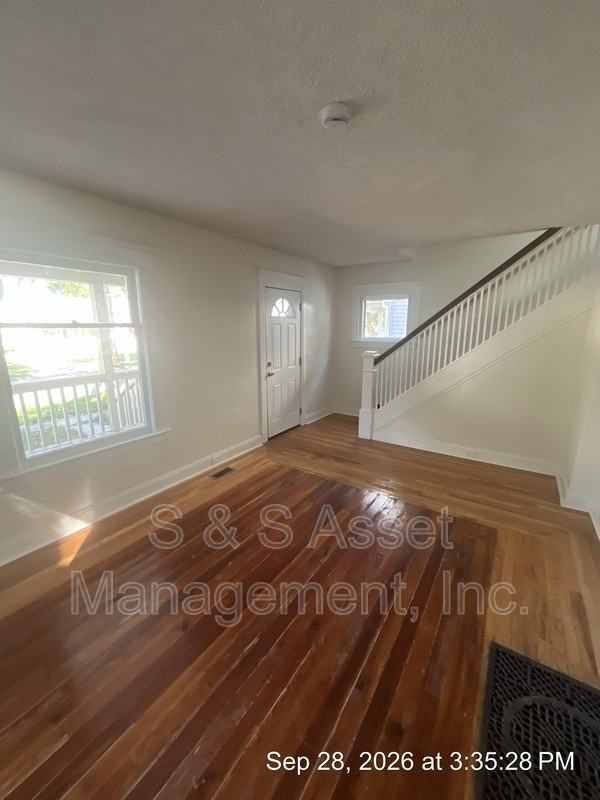 1516 Vine St - Photo 6 of 18