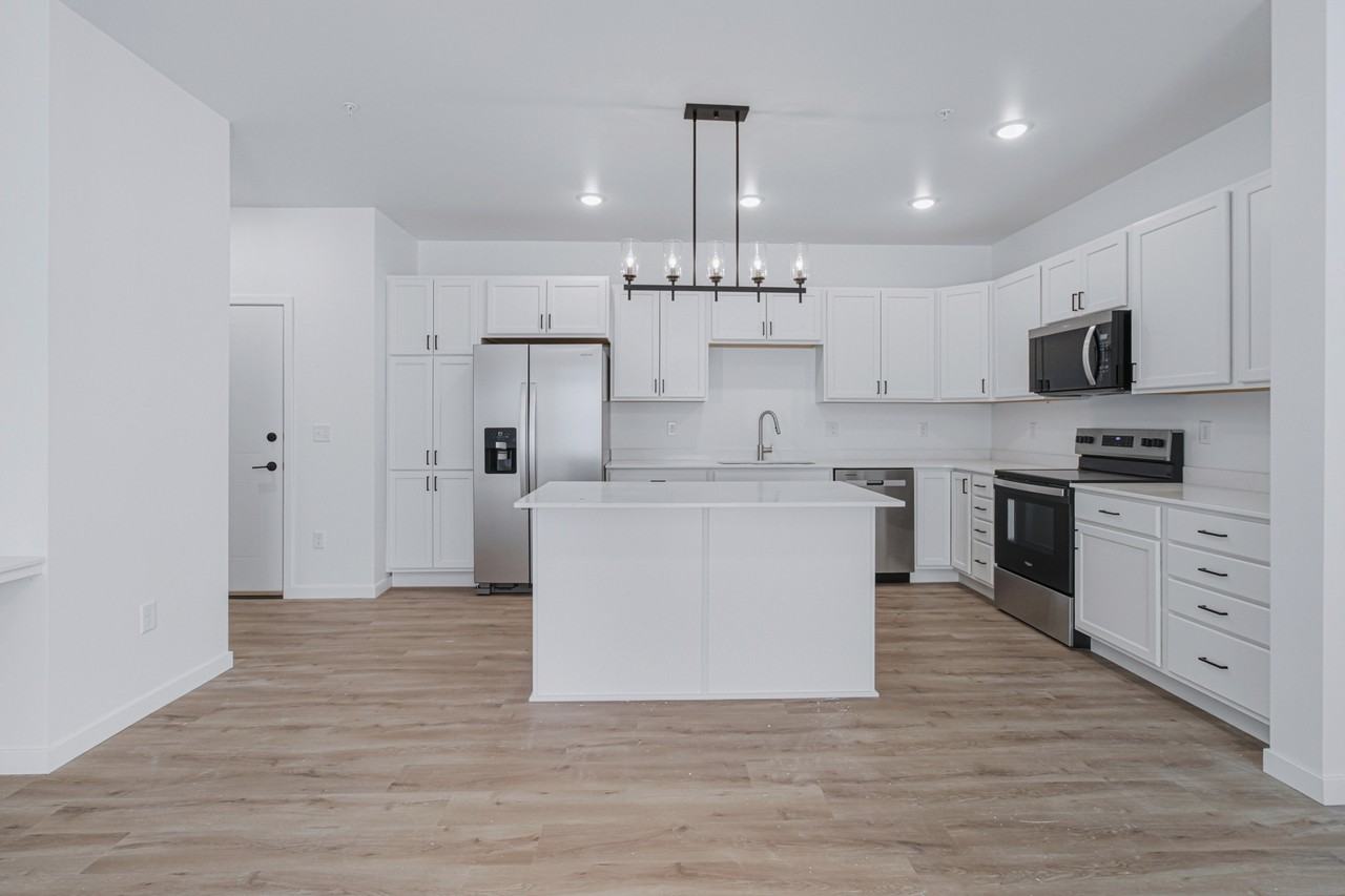 2465 62nd Avenue South - Photo 2 of 50