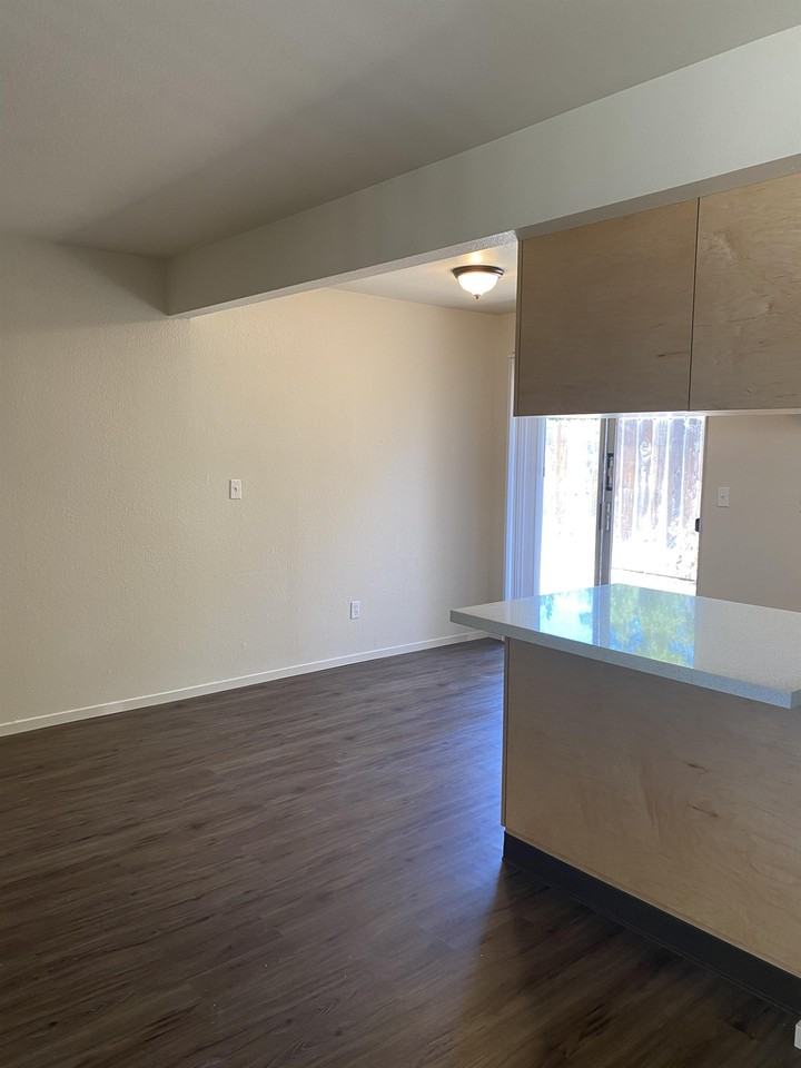 3006 Delta Avenue - Photo 4 of 26