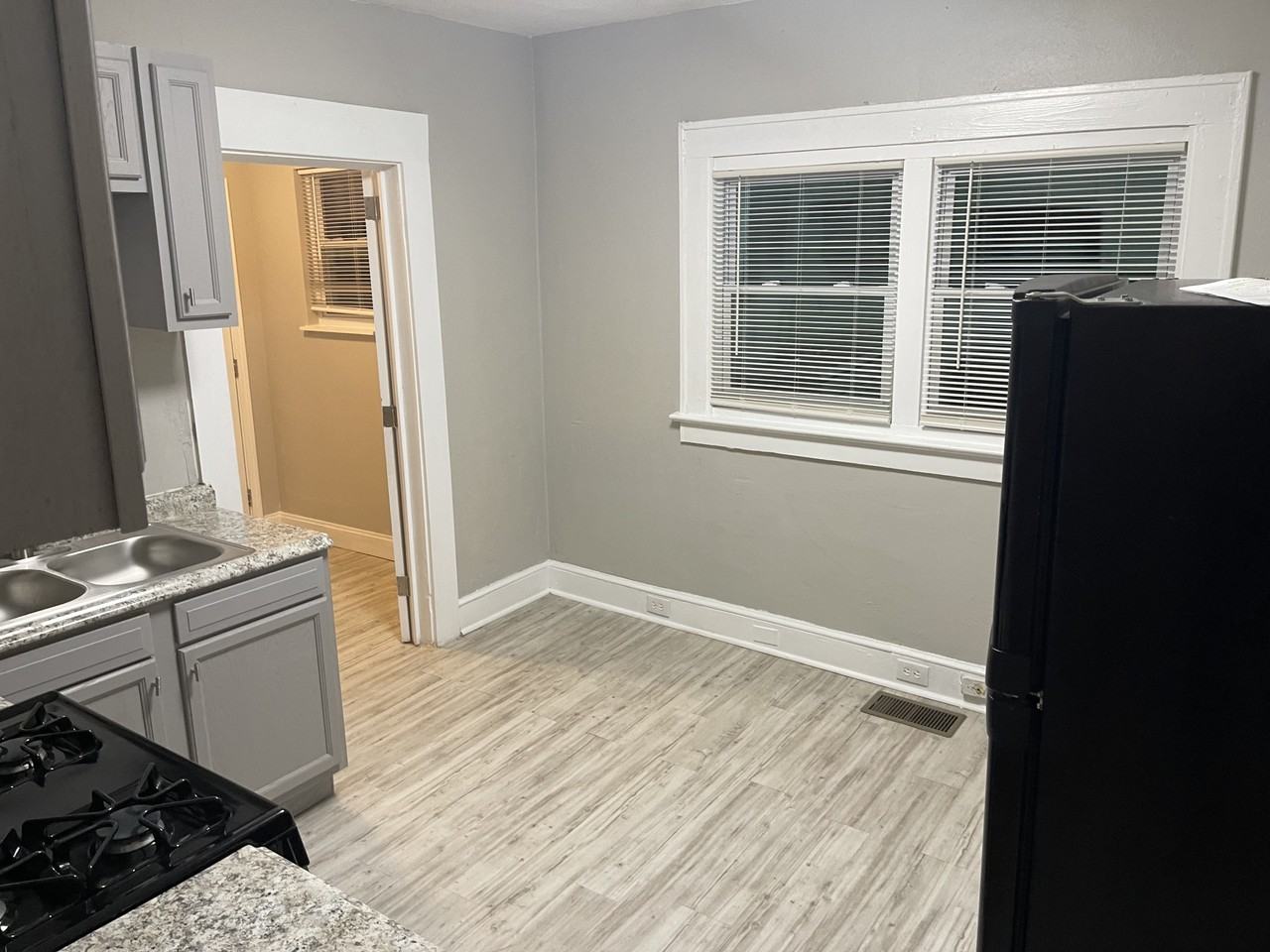 3006 Delta Avenue - Photo 6 of 26