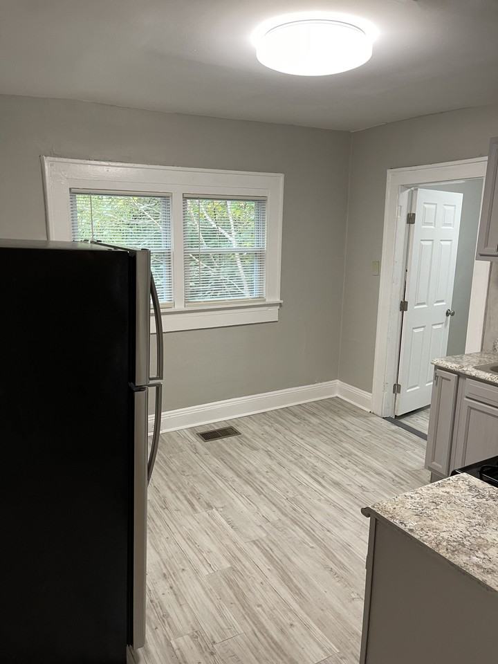 3006 Delta Avenue - Photo 7 of 26
