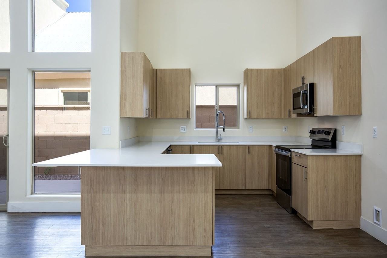 1030 North Fremont Avenue - Photo 3 of 35