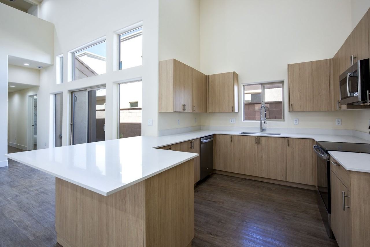 1030 North Fremont Avenue - Photo 4 of 35